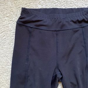 Leggings with mesh on back calf